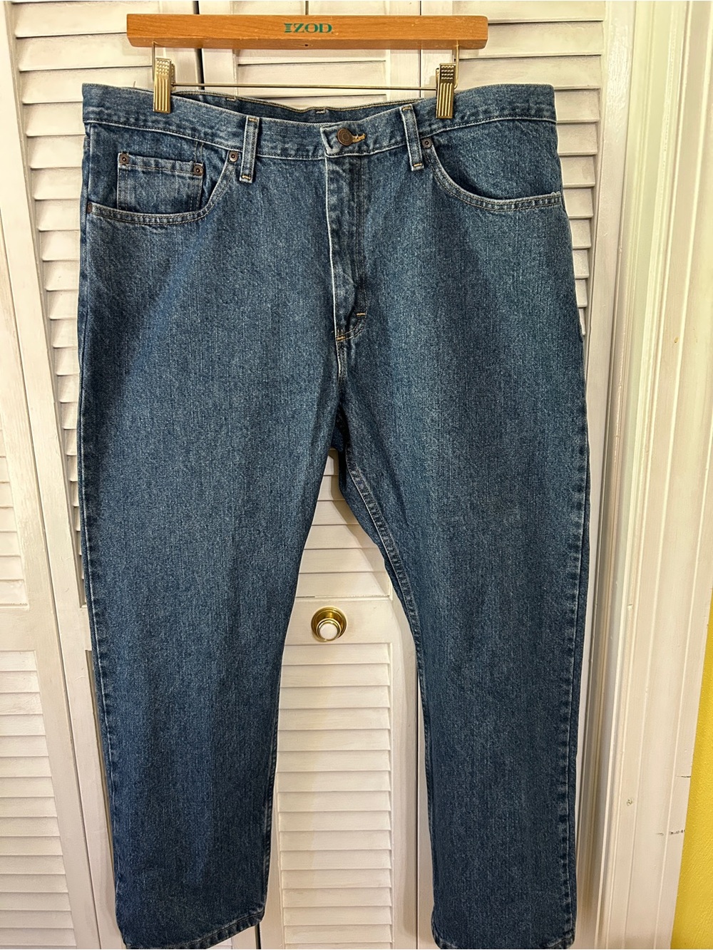 Wrangler Men's Medium Blue Relaxed Fit Jeans 38 X 28